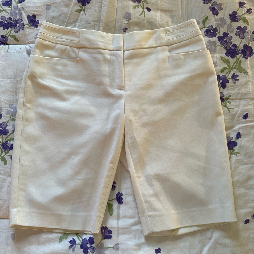 Apt 9 White Bermuda Shorts Fitted Mid Thigh